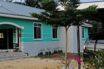 Tanah Dusun Banyak Pokok Buah dan Banglo Geran Individu Tepi Jalan Besar 