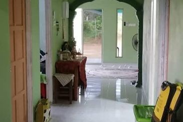 Tanah Dusun Banyak Pokok Buah dan Banglo Geran Individu Tepi Jalan Besar 