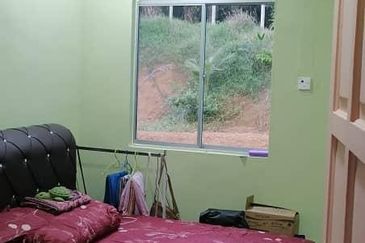 Tanah Dusun Banyak Pokok Buah dan Banglo Geran Individu Tepi Jalan Besar 