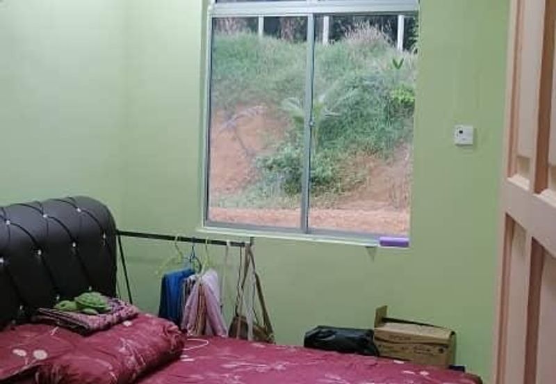 Tanah Dusun Banyak Pokok Buah dan Banglo Geran Individu Tepi Jalan Besar 