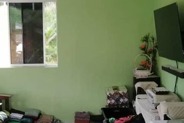 Tanah Dusun Banyak Pokok Buah dan Banglo Geran Individu Tepi Jalan Besar 