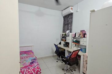 Taman Seri Putera Nibong Tebal Renovated Non Bumi Semi D Beside Playground Price Nego