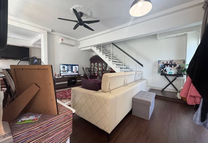 Persiaran Puncak Alam 1 