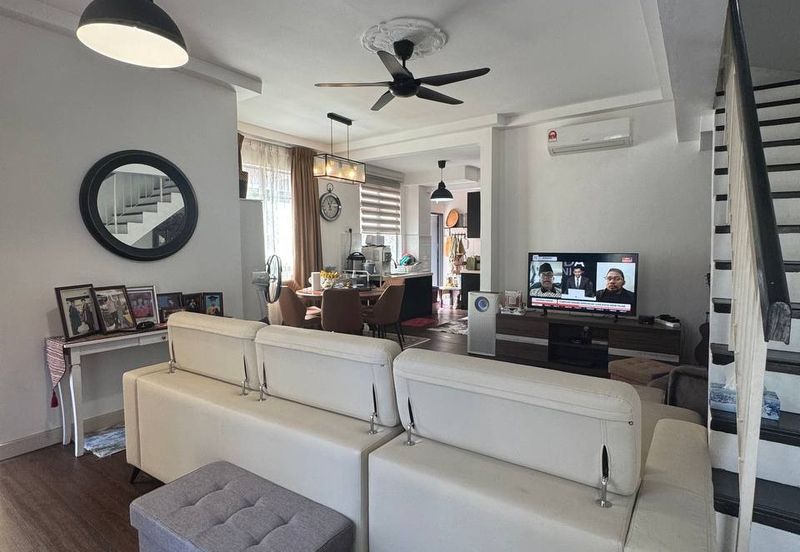 Persiaran Puncak Alam 1 