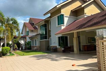 Bertam Lakehomes
