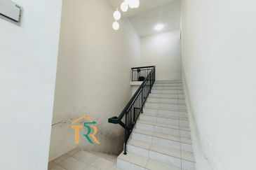 Simfoni West Taman Tunku Intan Safinaz