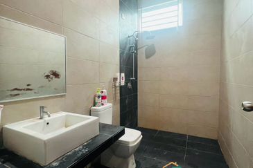 Simfoni West Taman Tunku Intan Safinaz