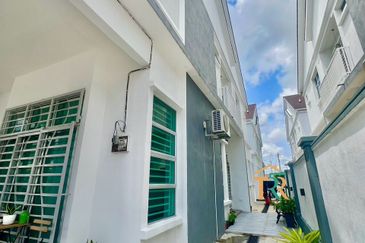 Simfoni West Taman Tunku Intan Safinaz