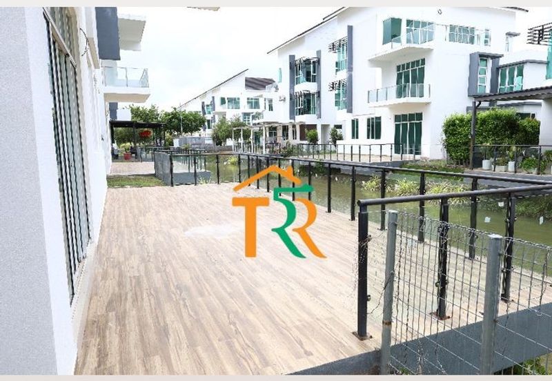 Crescent Dew Lakehome