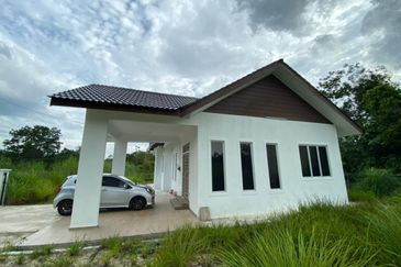 Kampung Sungai Mas Machang Kelantan Banglo dengan Tanah Luas 