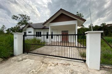 Kampung Sungai Mas Machang Kelantan Banglo dengan Tanah Luas 