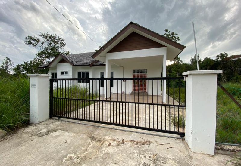 Kampung Sungai Mas Machang Kelantan Banglo dengan Tanah Luas 