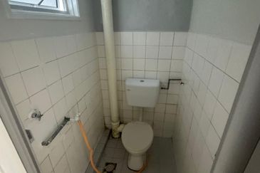 Renovated Flat Gertak Sanggul Teluk Kumbar Penang ada Lift