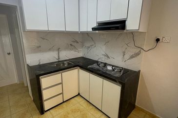Renovated Flat Gertak Sanggul Teluk Kumbar Penang ada Lift