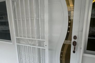 Renovated Flat Gertak Sanggul Teluk Kumbar Penang ada Lift