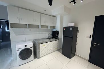 【FULLY FURNISHED ROOM INCLUDED WIFI & UTILITIES】Link with Segi College; 7min drive to Sunway Taylor Monash, EDUMETRO CAN MOVE IN NOW