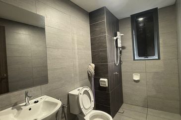 Master Balcony Room - Fully Furnish Ready Move In (Male/Female are Welcome)