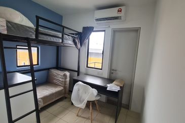 SPECIAL FOR CASH BUYER!!! Ready Tenant Inside DIRECT OWNER FULLY FURNISH Freehold Studio for SALE, Gated Guarded