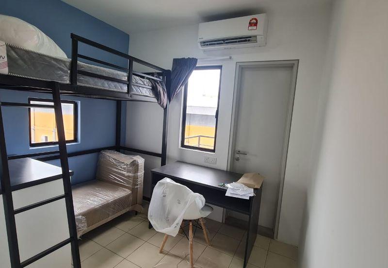 SPECIAL FOR CASH BUYER!!! Ready Tenant Inside DIRECT OWNER FULLY FURNISH Freehold Studio for SALE, Gated Guarded