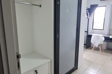 SPECIAL FOR CASH BUYER!!! Ready Tenant Inside DIRECT OWNER FULLY FURNISH Freehold Studio for SALE, Gated Guarded