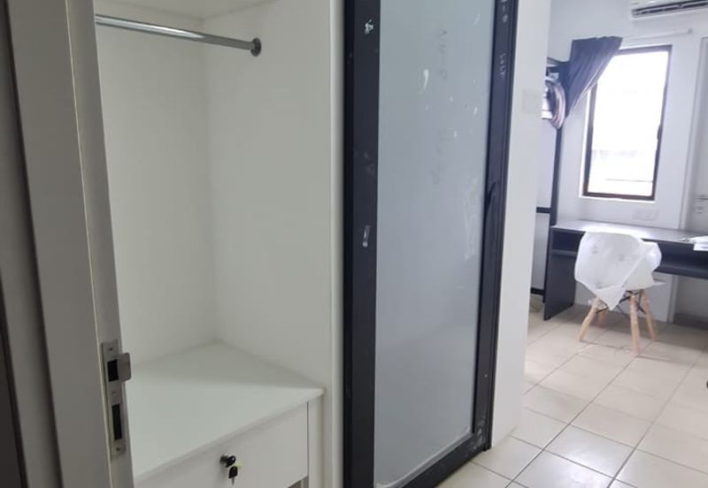 SPECIAL FOR CASH BUYER!!! Ready Tenant Inside DIRECT OWNER FULLY FURNISH Freehold Studio for SALE, Gated Guarded