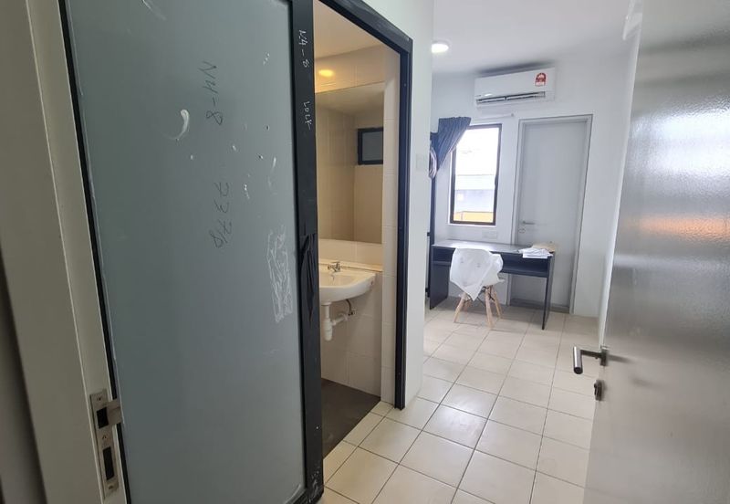 SPECIAL FOR CASH BUYER!!! Ready Tenant Inside DIRECT OWNER FULLY FURNISH Freehold Studio for SALE, Gated Guarded