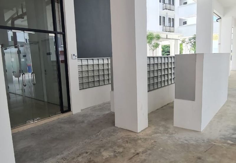 SPECIAL FOR CASH BUYER!!! Ready Tenant Inside DIRECT OWNER FULLY FURNISH Freehold Studio for SALE, Gated Guarded