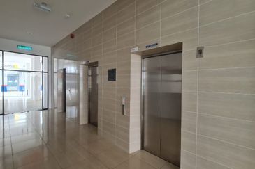 SPECIAL FOR CASH BUYER!!! Ready Tenant Inside DIRECT OWNER FULLY FURNISH Freehold Studio for SALE, Gated Guarded