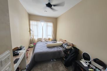 Subang West 5Rooms Corner Unit with Balcony【5MIN TO MSU SHAH ALAM 】