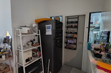 Subang West 5Rooms Corner Unit with Balcony【5MIN TO MSU SHAH ALAM 】