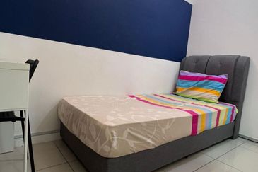 Subang West 5Rooms Corner Unit with Balcony【5MIN TO MSU SHAH ALAM 】