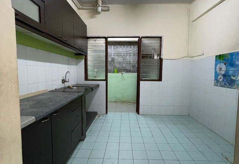 SKY VILLA APARTMENT SERDANG, BIGGER UNIT 1060SQ, 220K ONLY!