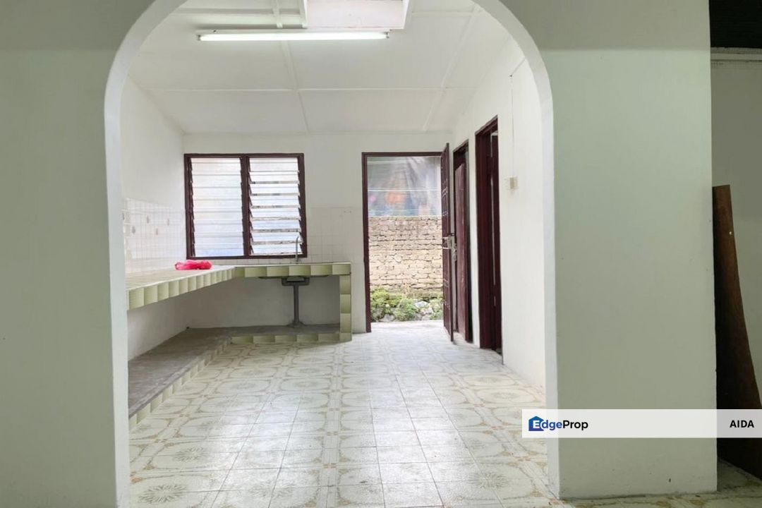 Taman Serdang Jaya, Teres 2Tingkat, Nearby Kuil Temple 295k, Selangor, Seri Kembangan