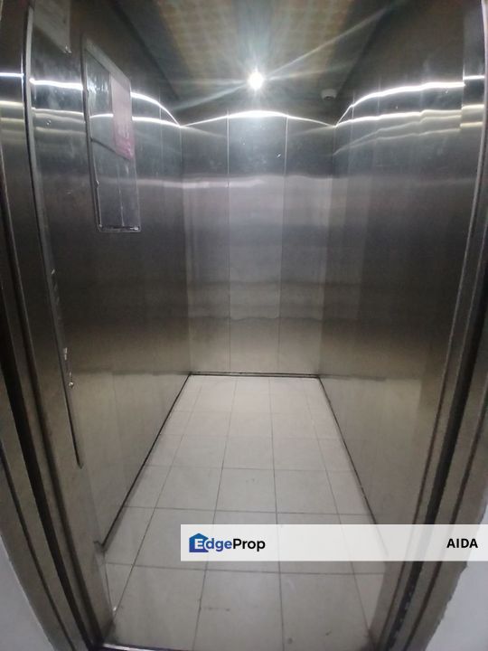 162 RESIDENSI SELAYANG, PARTIALLY FURNISHED 270K, Selangor, Selayang