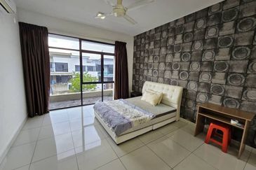 Horizon Hills Double Storey Terraced House For Sale