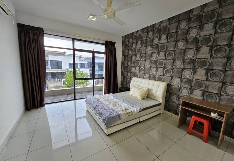 Horizon Hills Double Storey Terraced House For Sale