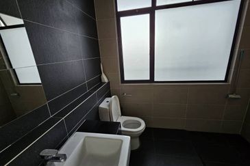 Horizon Hills Double Storey Terraced House For Sale