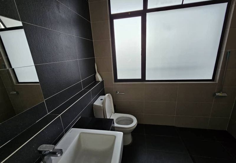 Horizon Hills Double Storey Terraced House For Sale