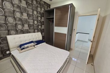 Horizon Hills Double Storey Terraced House For Sale