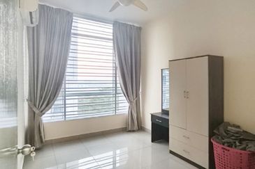 Dedaun Hijau (Greenfield Regency)