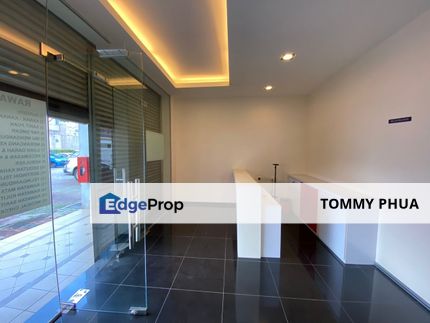 Permas Jaya Permas Mall Blk B Ground Floor Intermediate shop lot for rent RM3800 ! Suitable for clinic , beauty saloon or massage center ! , Johor, Masai