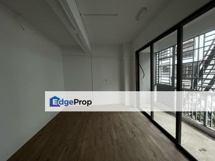  Kota Masai @ Eco Tropics Jalan Jambu 1 Intermediate shop lot office 1st with 2 Partition room with flooring rent RM700 & 2nd 2 Partition room with , Johor, Pasir Gudang
