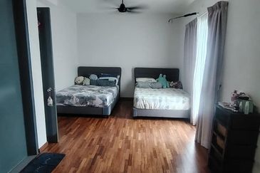 3 Storey Semi-D house Setia Utama 1 Setia Alam Renovated 