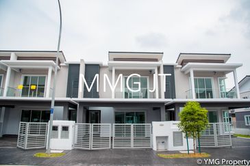 Double storey Anggun 24x75 Setia wawasan