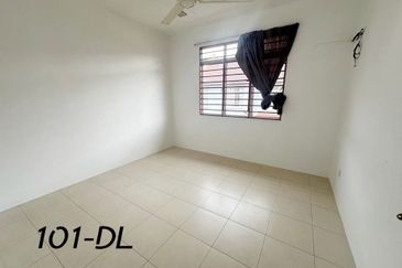 Setia Impian 6 Setia Alam Double Storey 22x75 Feet Facing Open Extra Parking 
