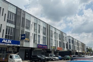 Oasis 2 @ Tropicana Danga Cove