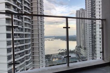 Baypoint @ Country Garden Danga Bay