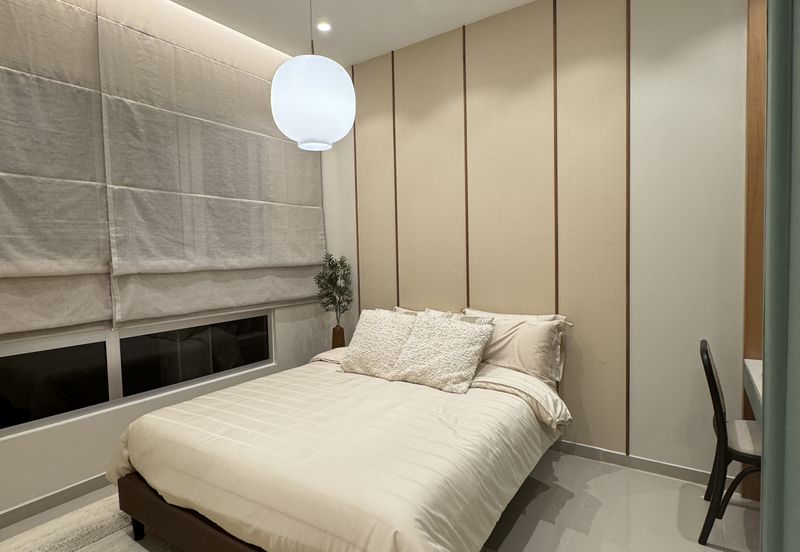 Freehold Service Apartment at Taman Pelangi. 3km to JB CIQ/RTS. Dual key and full facilities.