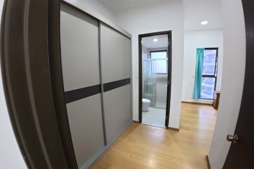 Baypoint @ Country Garden Danga Bay