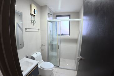 Baypoint @ Country Garden Danga Bay